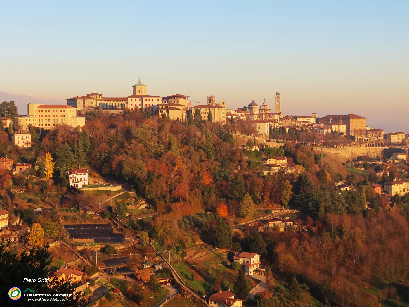 67 Da Via Sudorno Città Alta colorata di tardo autunno.JPG